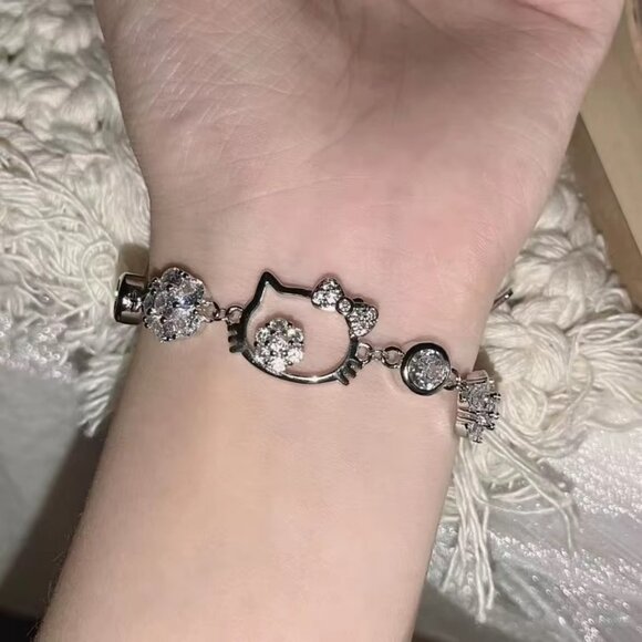 Women's Bracelet Hello Kitty Silver Tone with CZ's & Crystals Small NEW - Picture 1 of 3